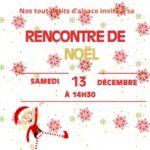 Bannière de la Rencontre de Noël 2025 de l’association Nos Tout-Petits d’Alsace, avec fond blanc décoré de flocons rouges et dorés, texte annonçant « Rencontre de Noël – samedi 13 décembre à 14h30 » au centre, entouré de petits lutins de Noël qui grimpent à une échelle, dansent et jouent.